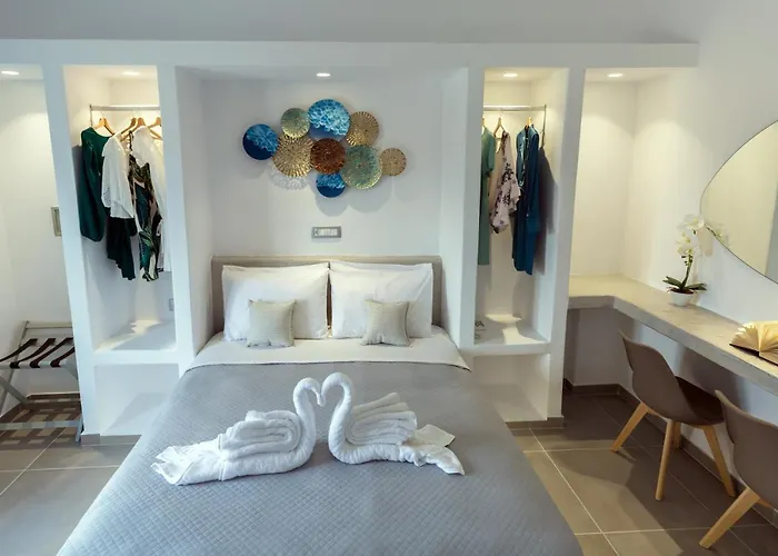 Bay Hotell Perissa (Santorini)