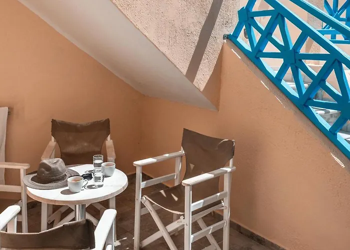 Bay Hotell Perissa (Santorini)