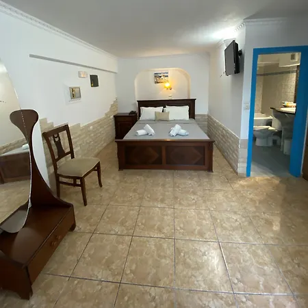 Bay Perissa (Santorini)