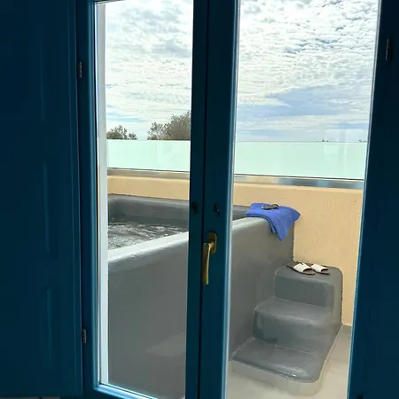 Bay Hotel Perissa (Santorini)