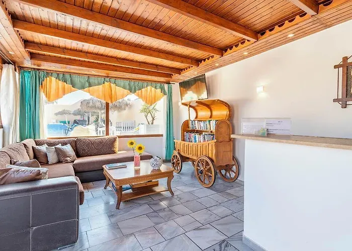 Bay Perissa (Santorini)