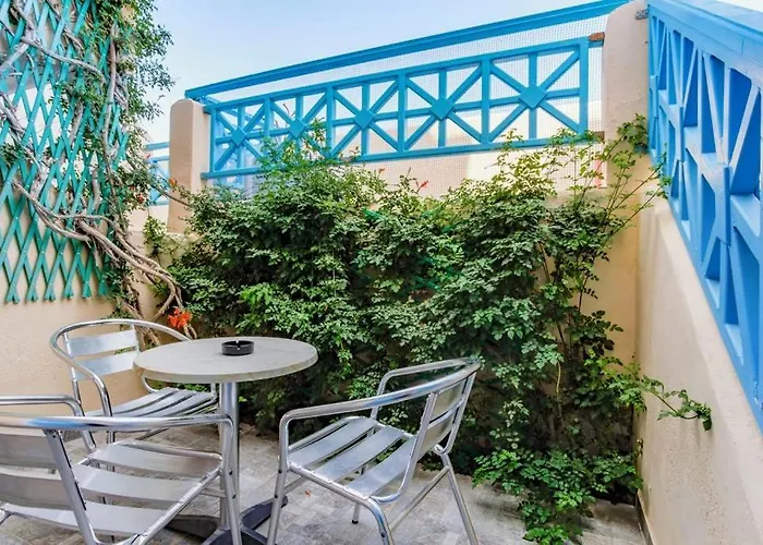 Bay 3* Perissa (Santorini)